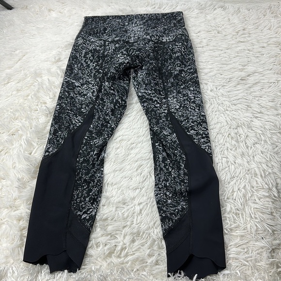 Lululemon Wunder Under Crop *Scallop 24" Achromatize Ice Grey - Picture 7 of 7